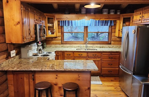 Andrews Cabin | Peaceful creekside 2-bdrm cabin with WiFi, AC, hot tub in Nantahala Lake area