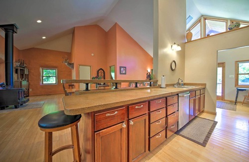 Carbondale House | Peaceful Custom Carbondale Home w/Pool, Near SIU!