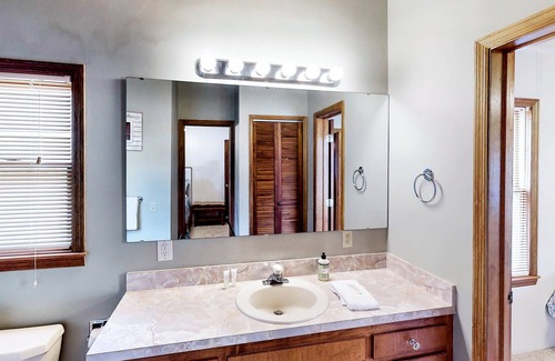 Prosperity House | Peaceful, dog-friendly getaway with gorgeous lake view, grill, & central AC