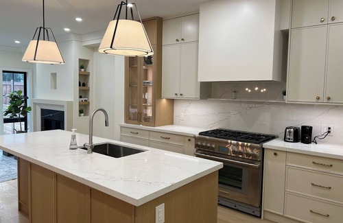 Oakville House | Peaceful Downtown Oakville Charming 4 bedroom house with WiFi & AC steps to lake