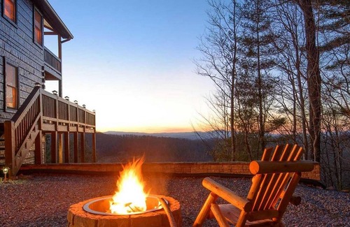 Morganton Cabin | Peaceful Easy Feeling by Escape to Blue Ridge