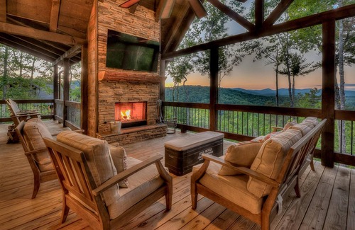 Morganton Cabin | Peaceful Easy Feeling by Escape to Blue Ridge