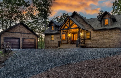 Morganton Cabin | Peaceful Easy Feeling by Escape to Blue Ridge