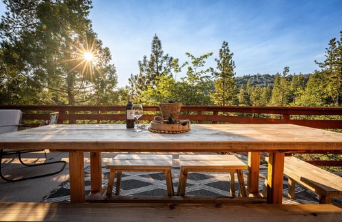 Arrowbear Lake Cabin | Peaceful ECO Sauna Cedar Hot Tub EV Mountain Views