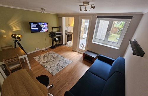 Camden Town Apartment | Peaceful & Elegant