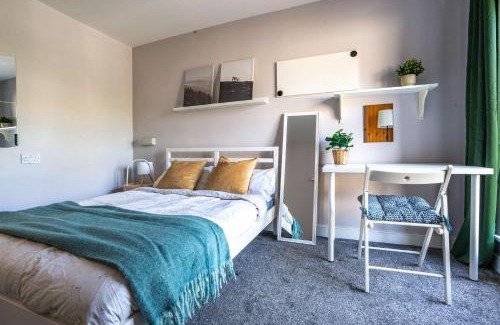 Grand Canal Dock House | Peaceful Ensuite Room in Dublin