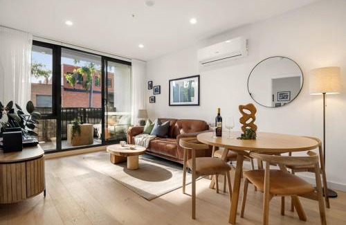 West Melbourne Apartment | Peaceful Escape with King Bed, Parking and Walk to CBD!