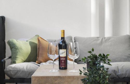 West Melbourne Apartment | Peaceful Escape with King Bed, Parking and Walk to CBD!