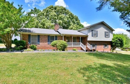 Piedmont House | Peaceful Family Home w/Game Room - 9 Miles to Downtown Greenville. Pet Friendly