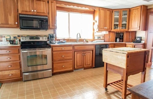Wooster Other | Peaceful Farmhouse Retreat on working sheep farm