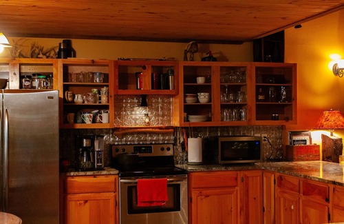 Pangburn House | Peaceful Fishing and Mindful Retreat Cabin on Little Red River