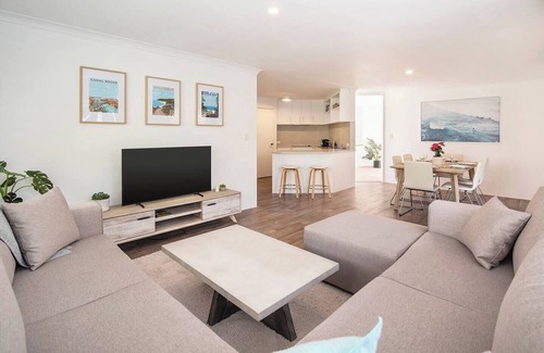 Dunsborough House | Peaceful Garden Hideaway Swim Hike and Unwind