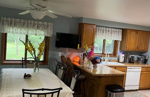 New Lisbon House | PEACEFUL GATAWAY NEAR CASTLE ROCK LAKE