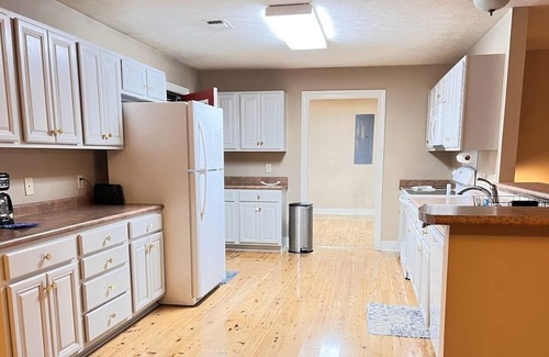 Pheba House | Peaceful Gated 2 Bedroom House with Beautiful View