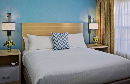 Sandy Springs Resort | Peaceful Getaway in Atlanta! Full Kitchen, Free Breakfast, Pet-friendly Property