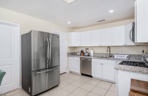 Clovis House | Peaceful Getaway in Clovis, Cozy 4Bed/2Bath