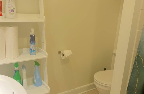 Pendleton Condo | Peaceful Getaway Queen Bed & Free Heated Garage Parking