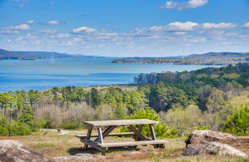 Guntersville House | Peaceful Guntersville Cabin Fire Pit, Near Lake!
