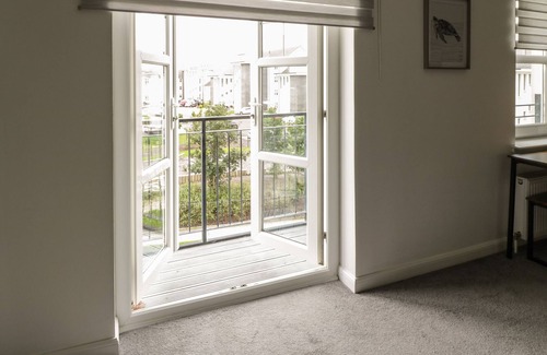 Irvine Apartment | PEACEFUL HARBOURSIDE FLAT, family friendly in Irvine