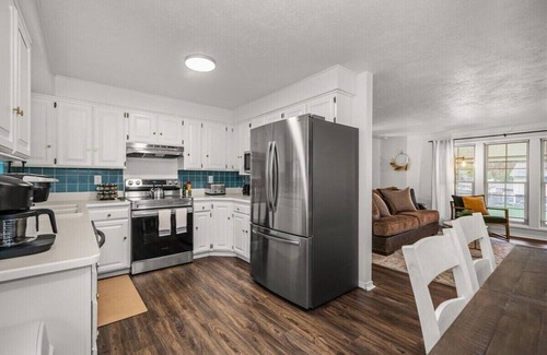 Fairwood House | Peaceful Haven I Stylish Home in North Spokane