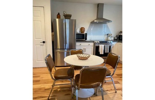 Pegram House | Peaceful Hillside Home Retreat *20 MIN TO NASH