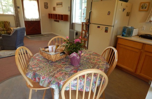 Sebastopol House | Peaceful Home, easy commute
