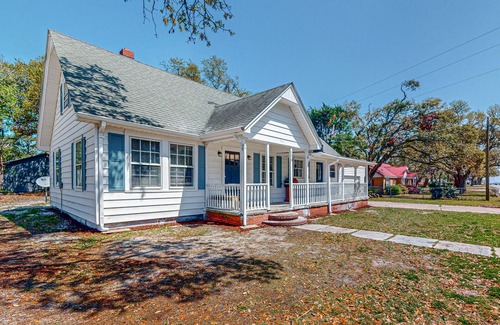 Atlantic House | Peaceful home in downtown Atlantic with patio, grill, streaming, & washer/dryer