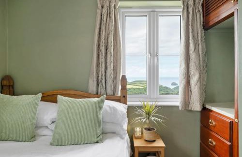Trewarmett House | Peaceful Home Sea Views Private Parking