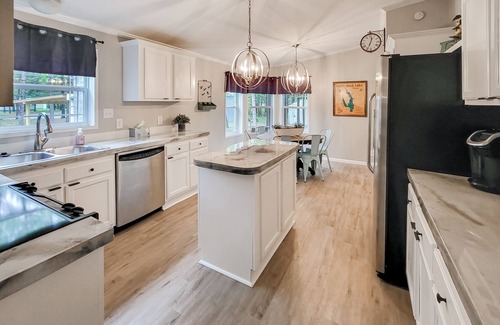 Mauston House | Peaceful home w/3 seasons clubhouse - 1/2 mile from Castle Rock Lake, 2 dogs OK