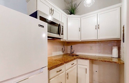 Naples Apartment | Peaceful hotel-style studio with game room, pool, sauna, tennis, BBQ area, gym