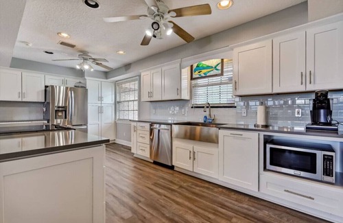 Northside House | Peaceful Island Retreat - Heated Pool - Sleeps 10