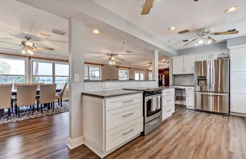 Northside House | Peaceful Island Retreat - Heated Pool - Sleeps 10