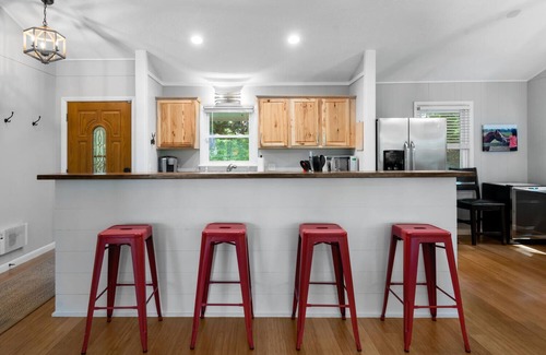 Lake Toxaway House | Peaceful Ivy Ridge - w/waterfalls, hikes + hot tub!