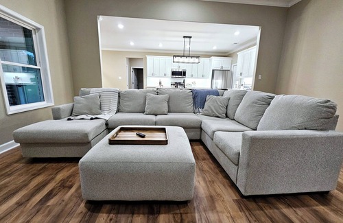 Jones Mills House | Peaceful King Suite 4 bedrooms. nPool+Playground! 15 miles from Magic Springs!