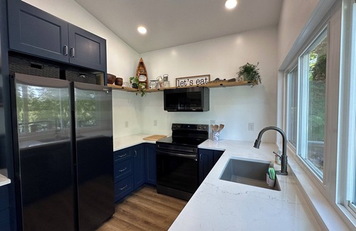 Harriman House | Peaceful lake house in quiet cove near Watts Bar Lake. Sleeps 6!