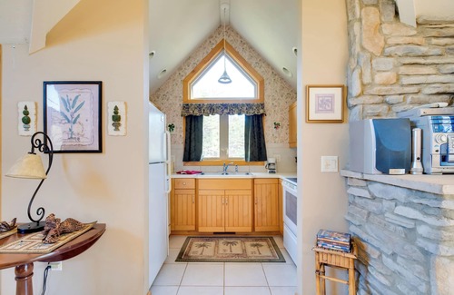 Lake Lure Cabin | Peaceful Lake Lure Cabin w/Fireplace!