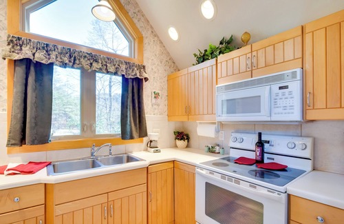 Lake Lure Cabin | Peaceful Lake Lure Cabin w/Fireplace!