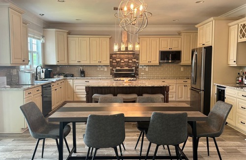 Belmont House | Peaceful Lake Wylie Waterfront Home in Belmont. Great Views, Beautiful interiors