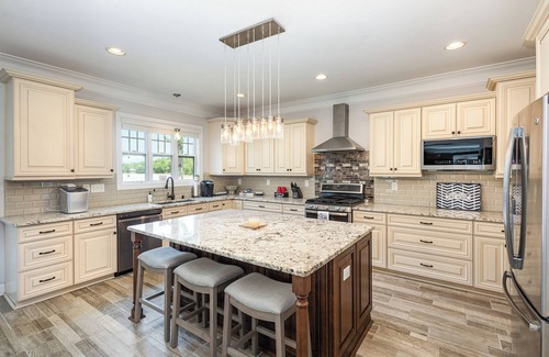 Belmont House | Peaceful Lake Wylie Waterfront Home in Belmont. Great Views, Beautiful interiors