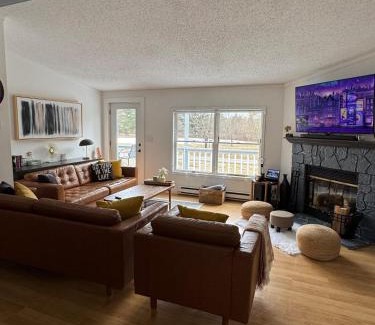 Athens House | Peaceful Lakefront and Fireplace Getaway Upstate Escape
