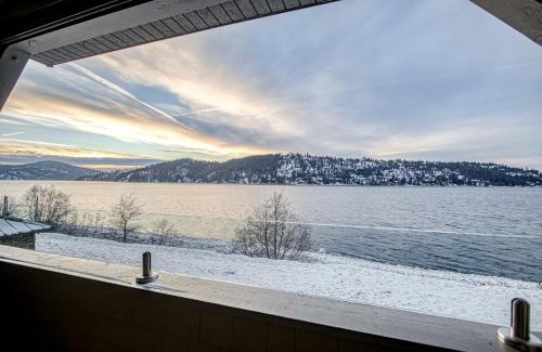 Coeur d'Alene Apartment | Peaceful Lakefront Beauty (D105)