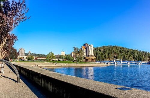 Coeur d'Alene Apartment | Peaceful Lakefront Beauty (D105)