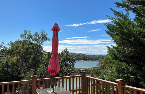 Dandridge House | Peaceful Lakefront Getaway Close To Douglas Lake & Dollywood & Pigeon Forge
