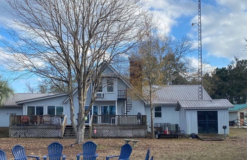 Summerton House | Peaceful Lakehouse with Beautiful Views