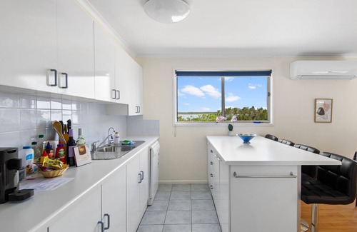 Loch Sport House | Peaceful Lakeside Escape | Family-Friendly, Games Room & Walk to Café
