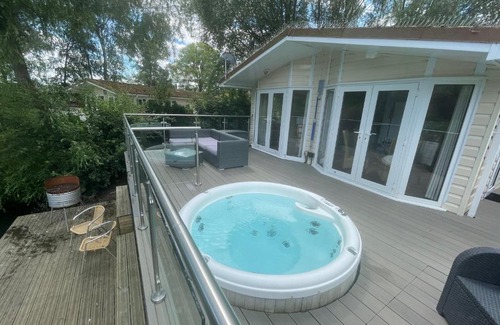 Tattershall House | Peaceful Lakeside Lodge LF with hot tub, private fishing peg situated Tattershall Lakes