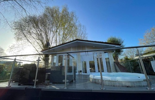 Tattershall House | Peaceful Lakeside Lodge LF with hot tub, private fishing peg situated Tattershall Lakes
