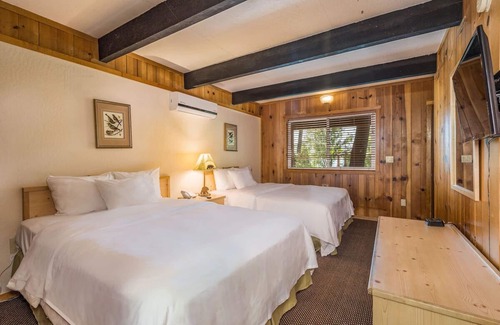 Bass Lake Hotel | Peaceful Lakeside Stay Close to Yosemite’s Iconic Trails and Bass Lake Views