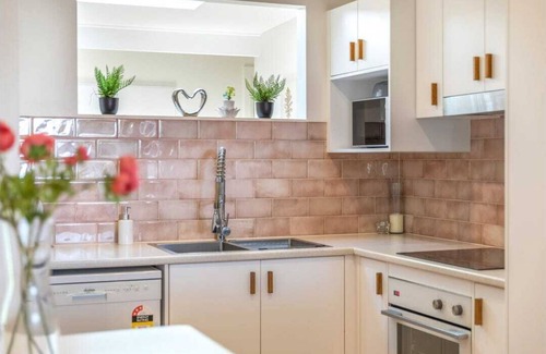 Killarney Vale House | Peaceful Lakeviews retreat, great beaches at your doorstep, and endless walks