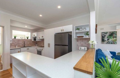 Killarney Vale House | Peaceful Lakeviews retreat, great beaches at your doorstep, and endless walks